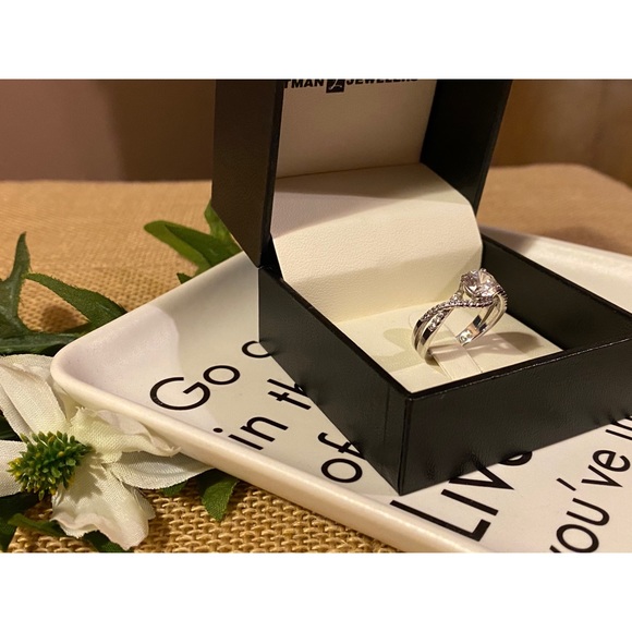 Two Beautiful Engagement Style Rings - Picture 3 of 3